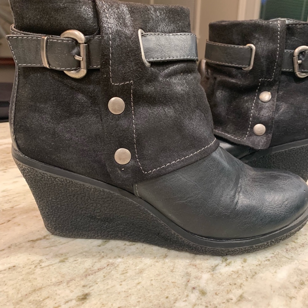 New Direction suede/leather bootie. Sz 10